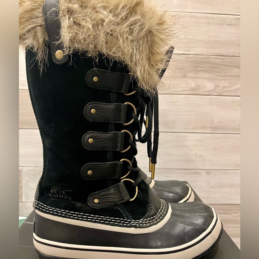Sorel Joan Of Arctic boots.
